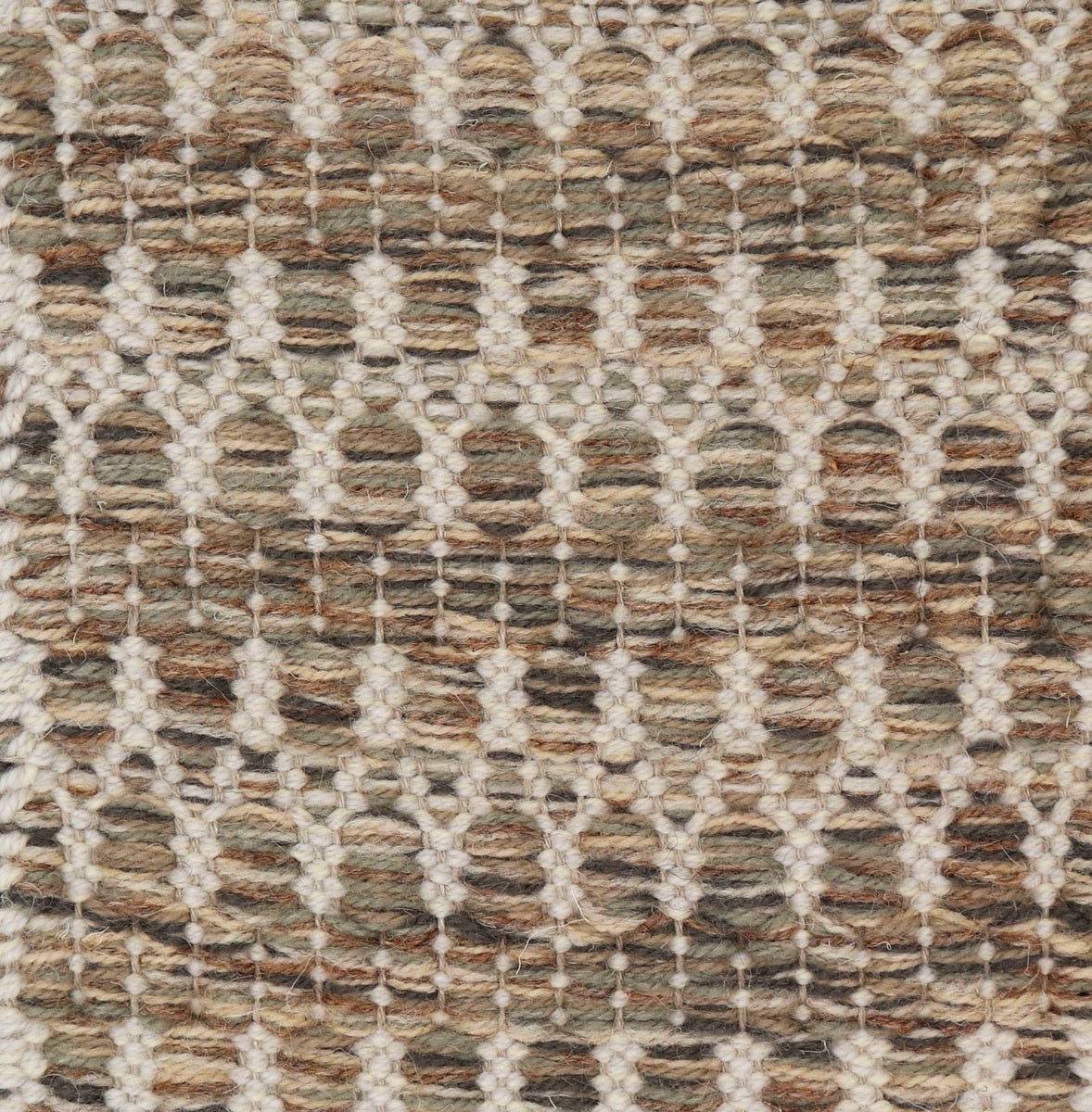 <p>Folk Zig Zag, main mix of 1007, 1011, 12, 6014, 07, 02; inside mix of 1023, 06 on the natural yarn</p>