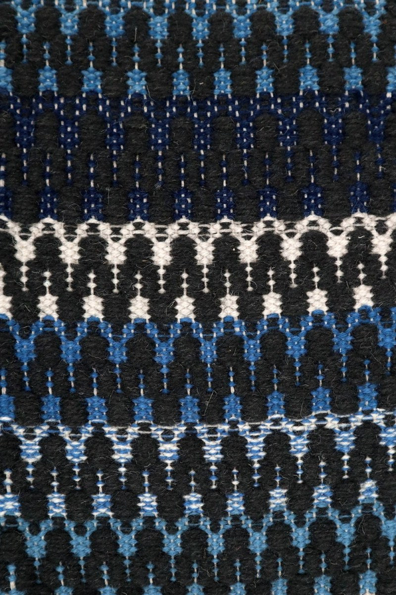 <p>Folk Zig Zag striped, main black CH7878, inside 1) 5021, 2) mix 1023, 5003, 3) 5003, 5013, 4) 1023, 5) 5027, CH014, 6) mix 5013, 5021 on the natural yarn</p>