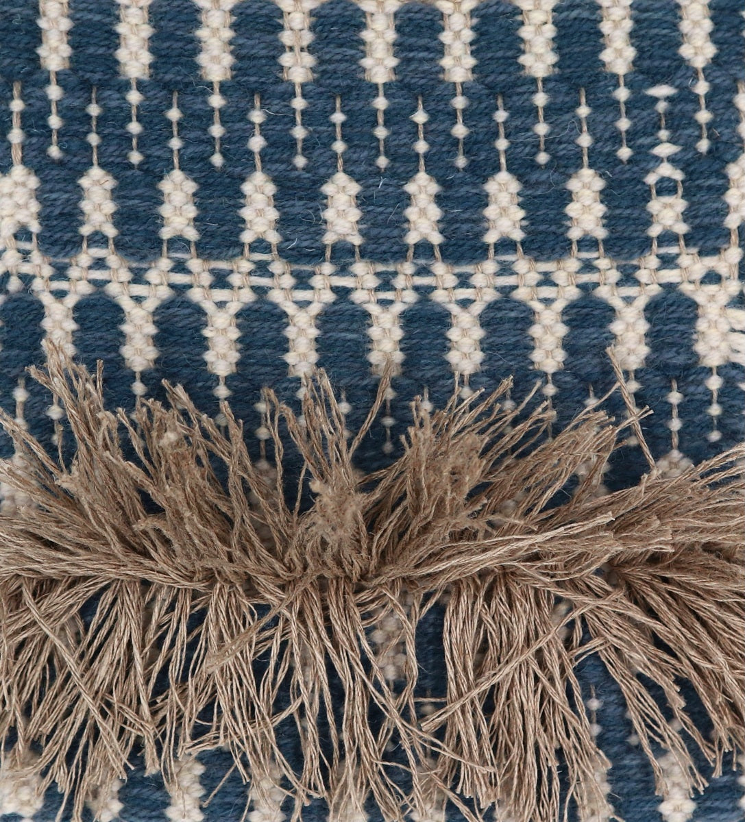 <p>Folk Zig Zag with Rya in natural linen yarn, main blue mix 8603, 8029, inside white 1023, 06 on the natural yarn</p>