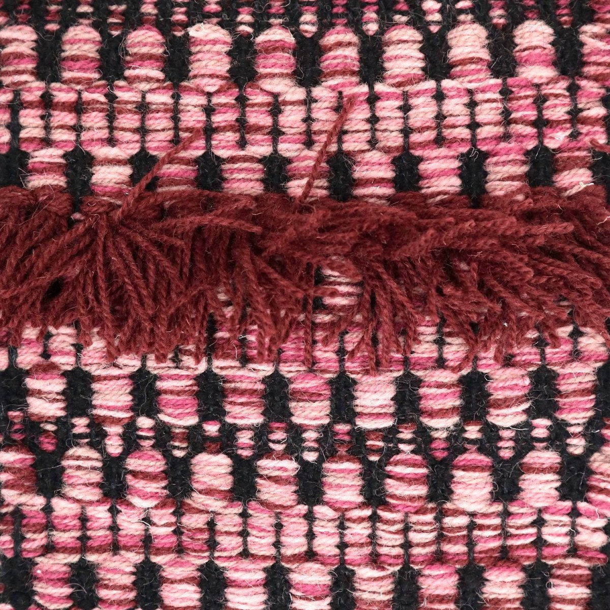 <p>Folk Zig Zag with Rya, main wine mix 7004, CH5226, CH1212, 8164, 8128, inside black 1006, Rya in CH5226 on the black yarn</p>