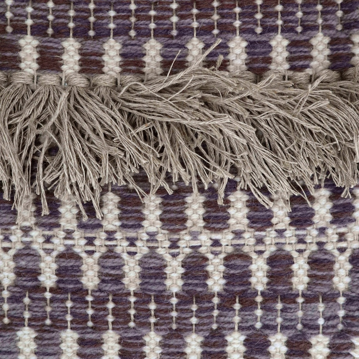 <p>Folk Zig Zag with Rya, main CL0068, CH009, 1004, inside 1008, 1023, Rya in natural linen yarn, on the natural yarn</p>