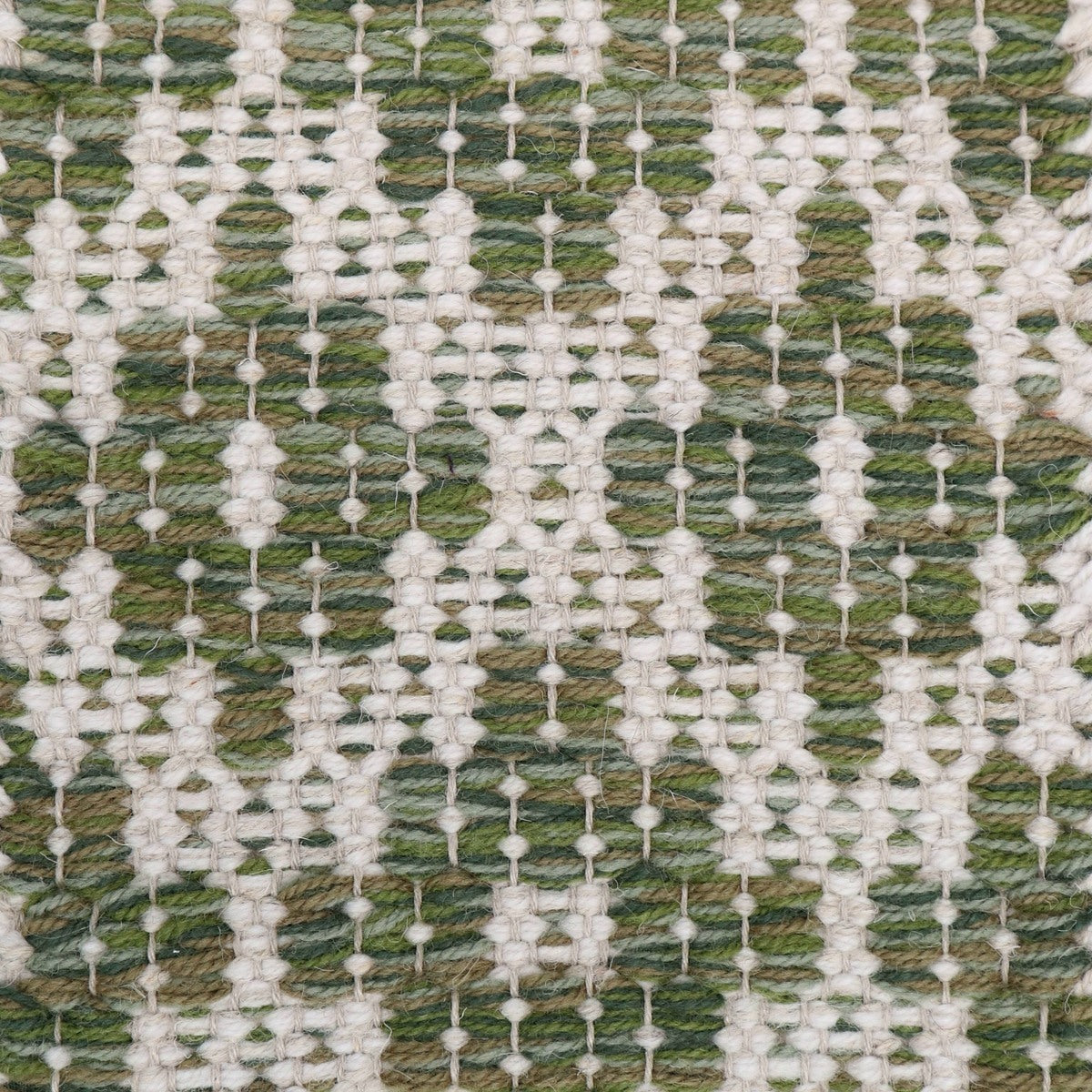 <p>Flower, base beige mix 12, 1023, Cross green mix CH015, 8197, 1025, CH017 on the natural yarn</p>