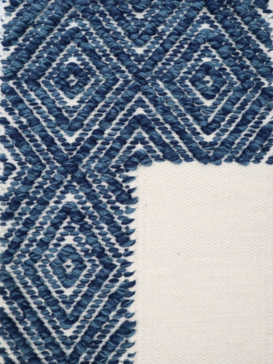 Frame Diamond Bouclé – White and Blue