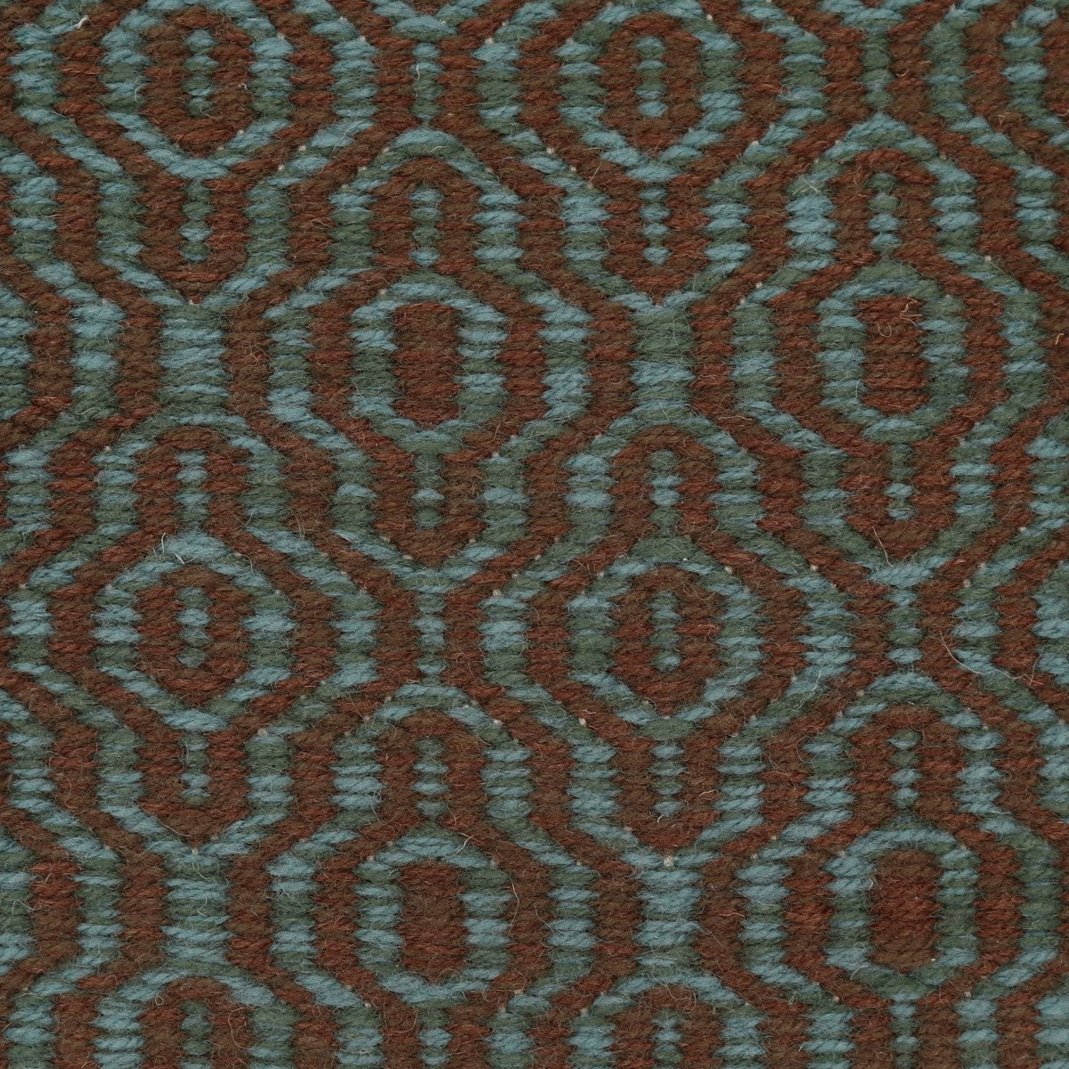 <p>Fusion Diamond Twill, 1-row blue-green mix CH3424, CH017, 2-row brown CH4225, CH4326 on the natural yarn</p>