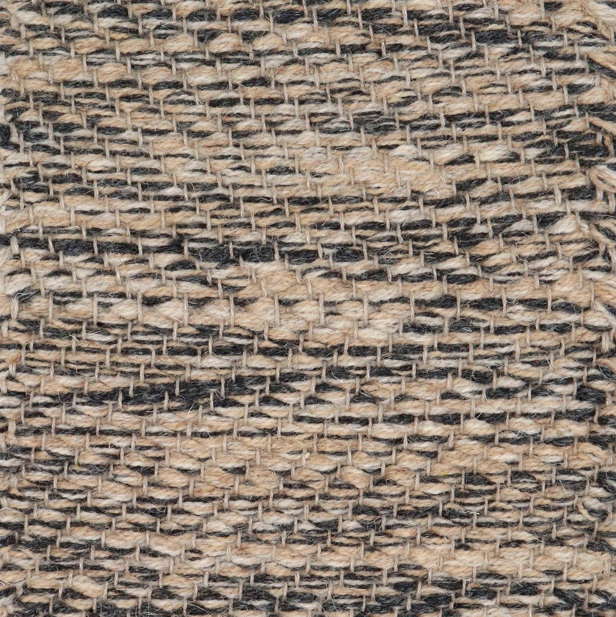 <p>Herringbone, beige-black mix 05, 03, 12 on the natural yarn</p>