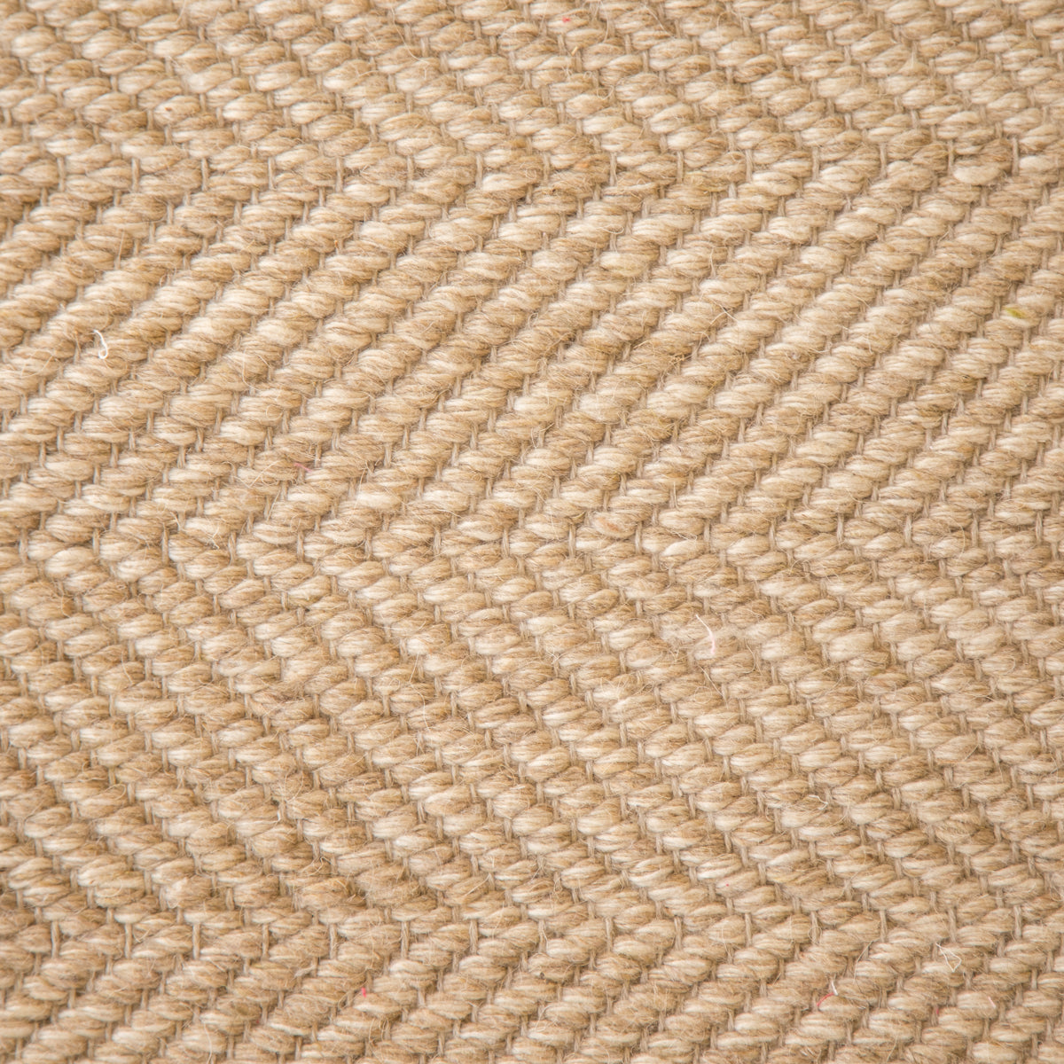 <p>Herringbone, beige mix 03, 07 (50% of each) on the natural yarn</p>