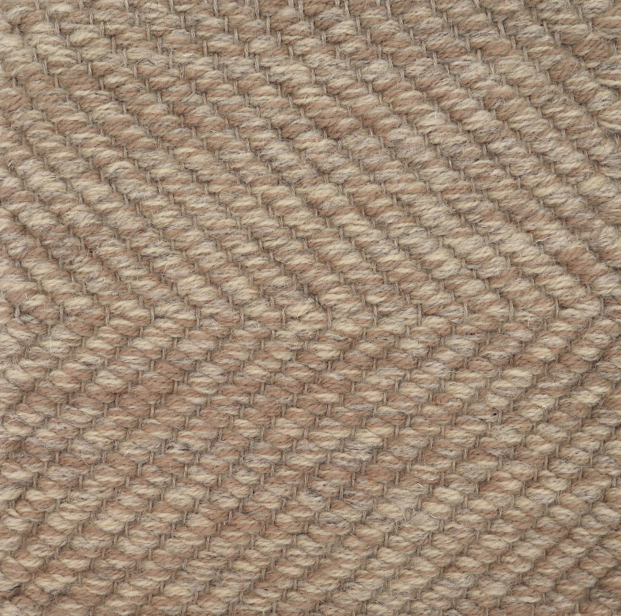 <p>Herringbone, beige mix 12, 6040, 6023 on the natural yarn</p>