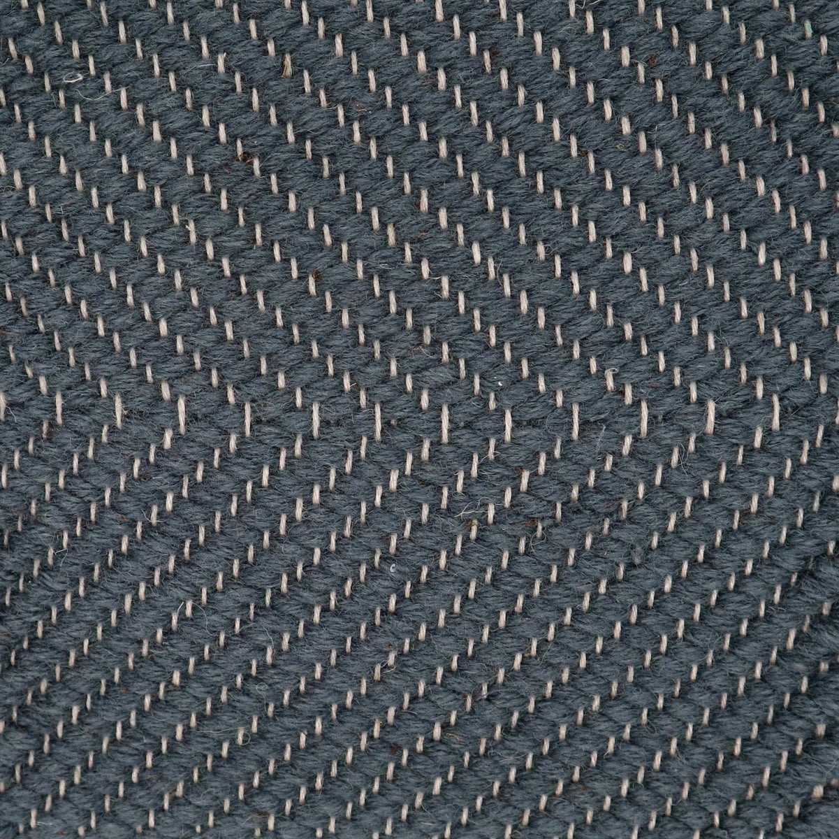 <p>Herringbone, blue 262 on the natural yarn</p>