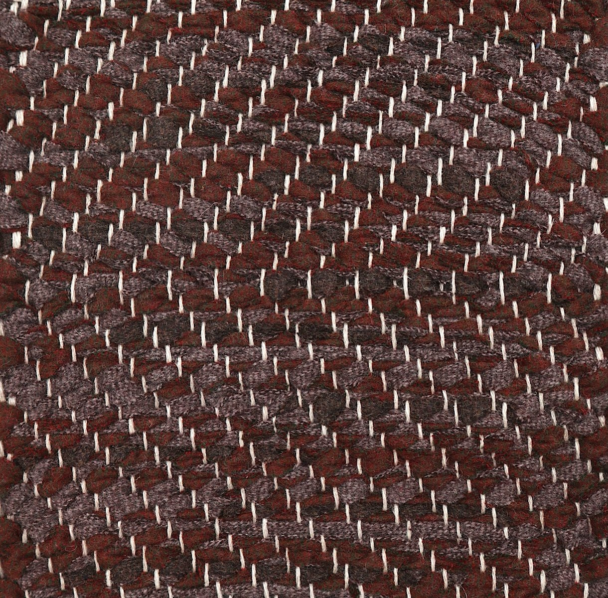<p>Herringbone, dark violet mix 0487, 0490, 0201 on the natural yarn</p>