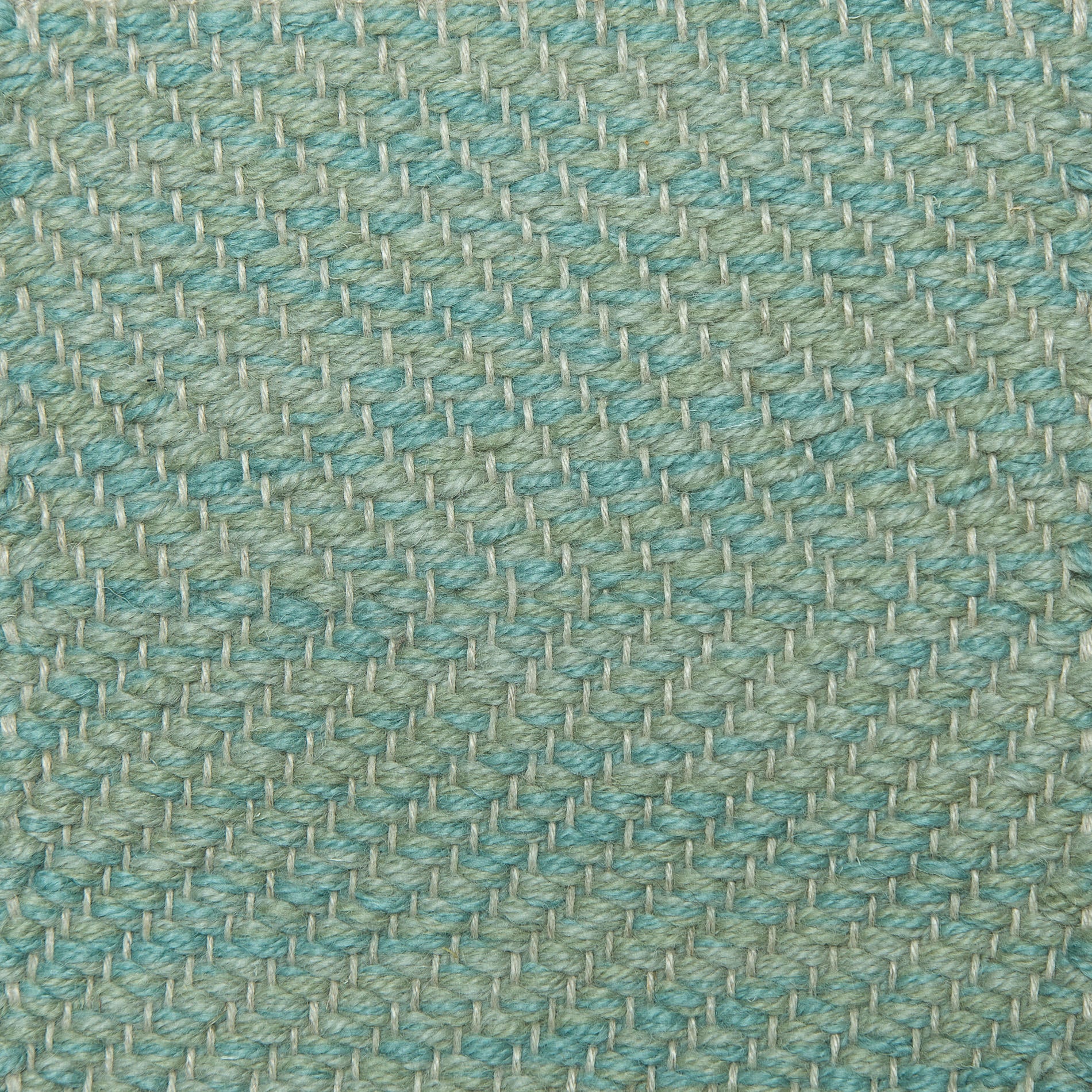 <p>Herringbone, green mix CH016, CH4400, CH4360 on the natural yarn</p>