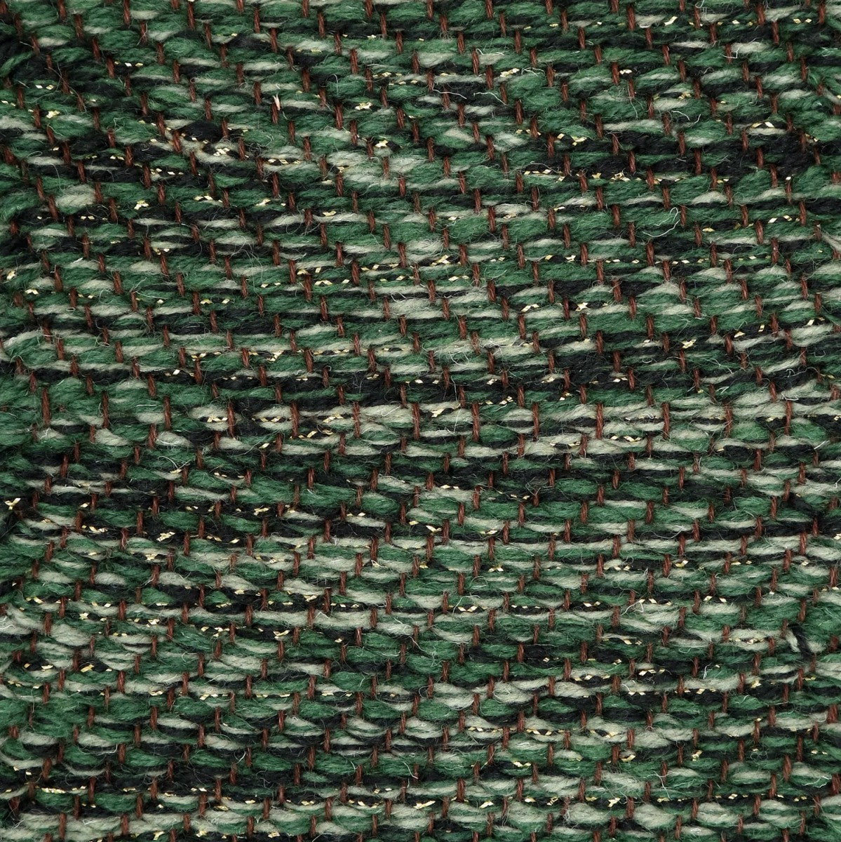 <p>Carpathian Metallic Twisted Herringbone, green mix CH017, 4011, 1025, CH7878, CH7878 with gold eff. (1thr.) on the dark brown yarn</p>