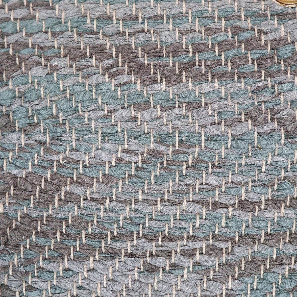 <p>Herringbone, grey mix 484, 185, 176 on the natural yarn</p>