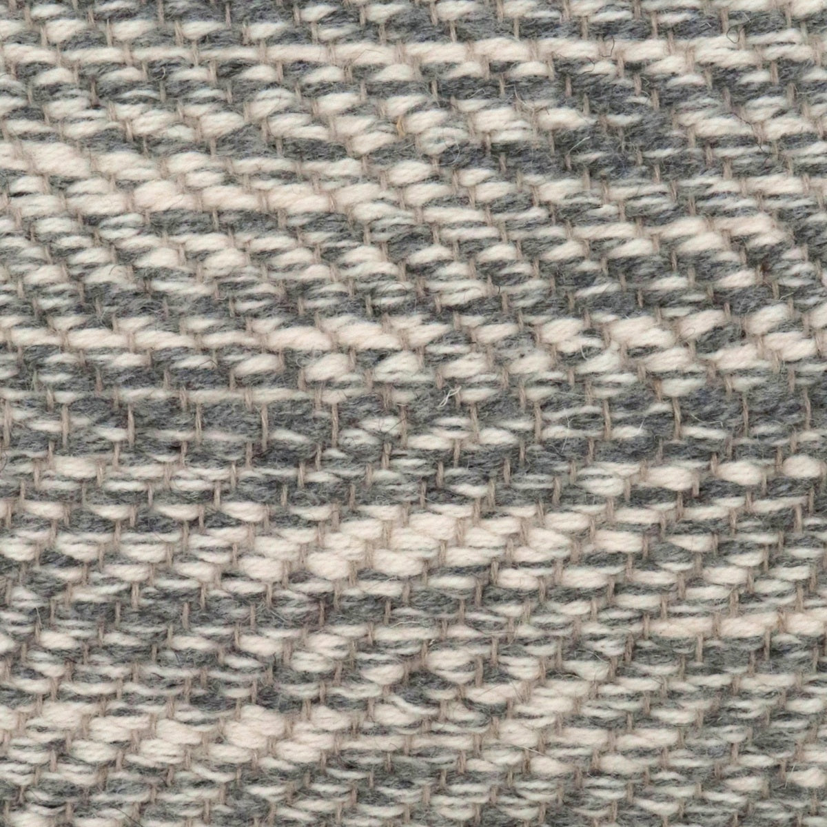 <p>Herringbone, grey-white mix 04, CH044 on the natural yarn</p>