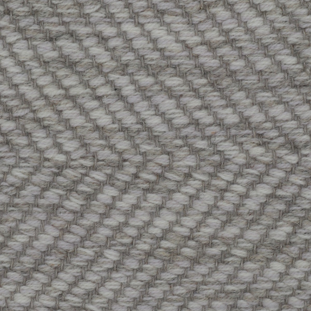 <p>Herringbone, main light grey mix CH044, 1023, 12 on the natural yarn</p>