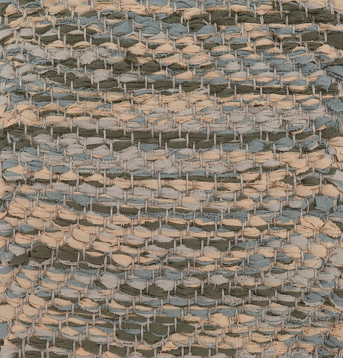 <p>Herringbone, mix of 240, 217, 122-1, 486 on the natural yarn</p>