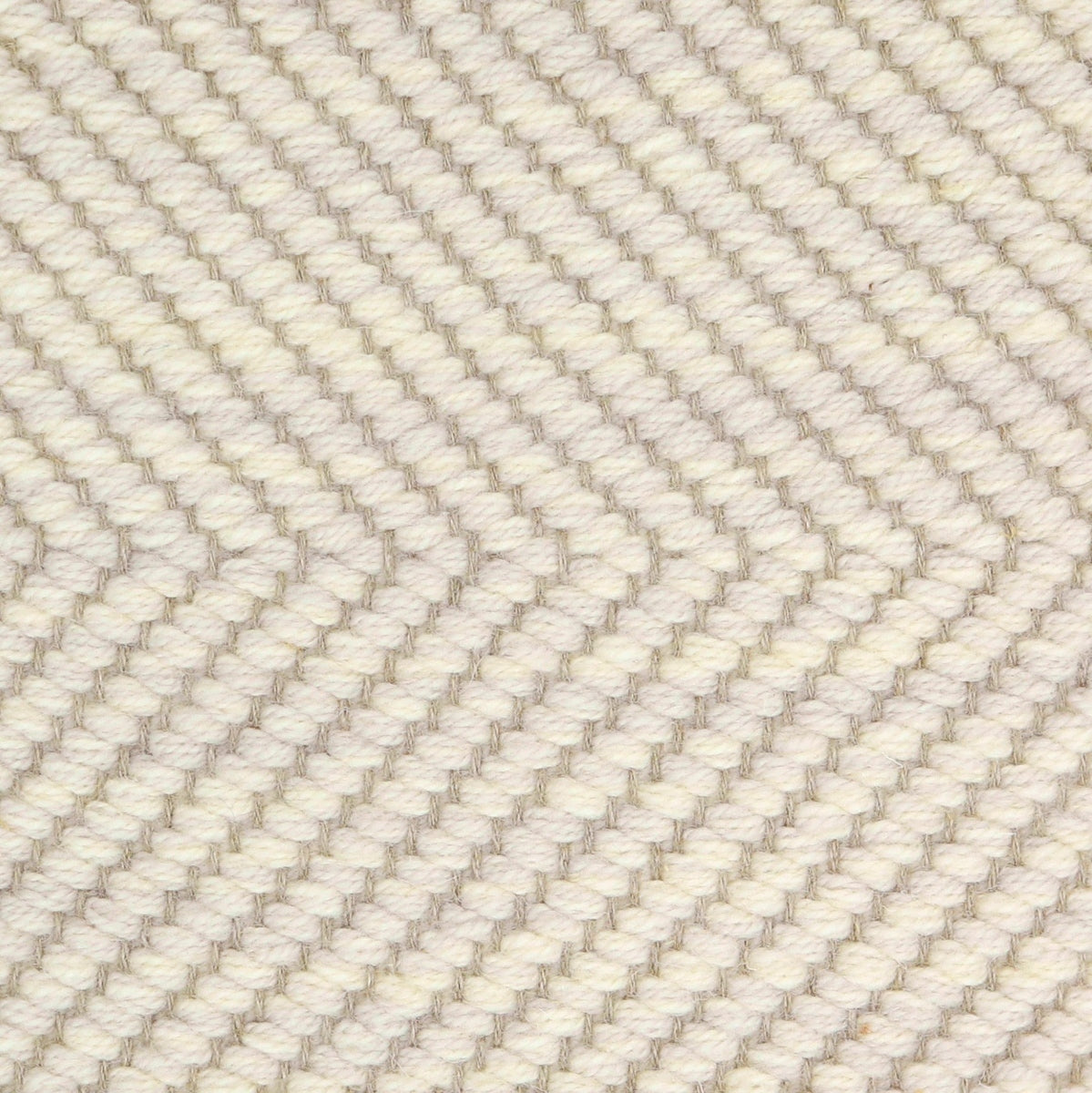 <p>Herringbone, white mix CH044, 6023, 1023 on the natural yarn</p>