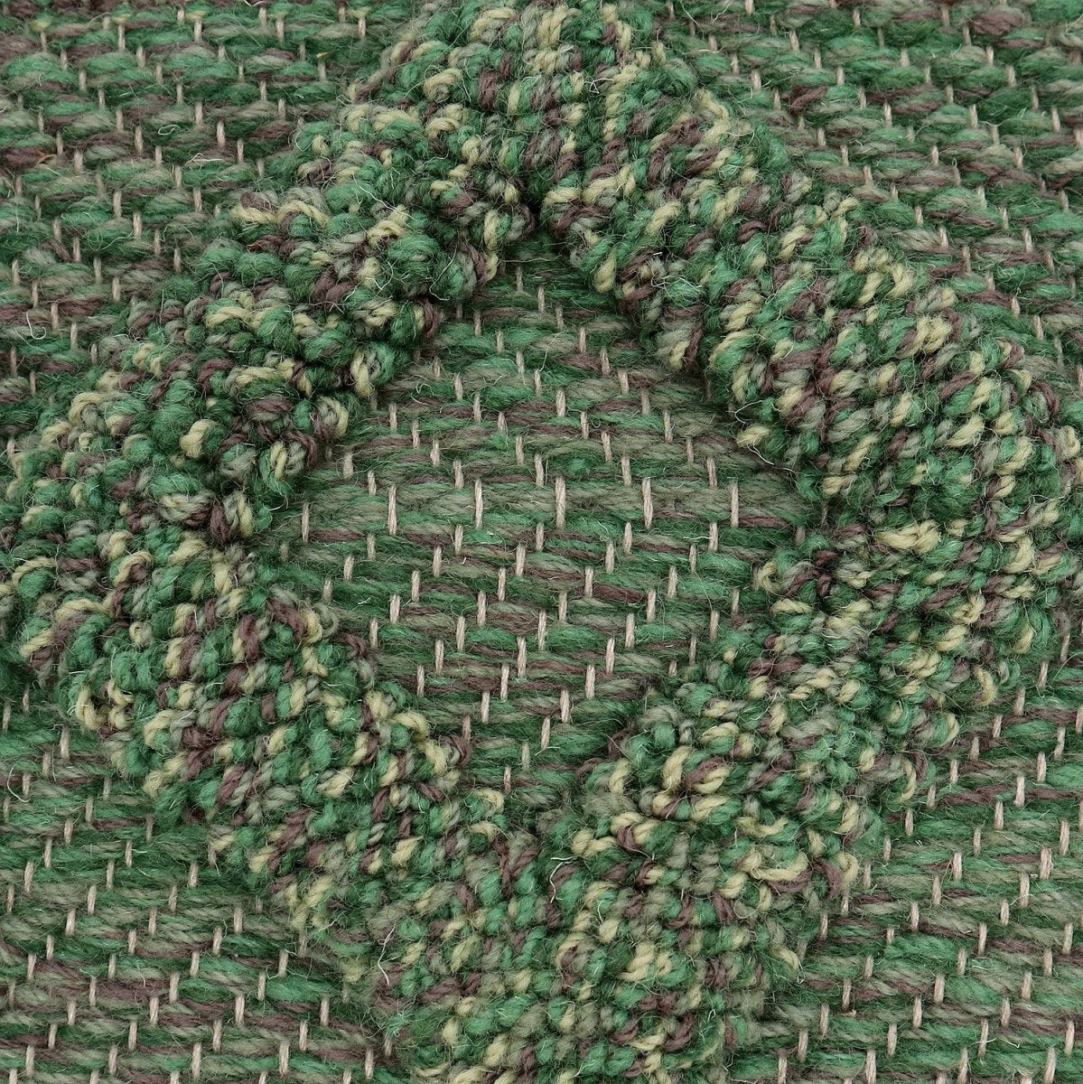 <p>Herringbone with Boucle (Rombs), base green mix 1007, 1025, 4006, 4011, 1007, Boucle green mix 1007, 1025, 4006, 4015, 4011, 1007 on the natural yarn</p>
