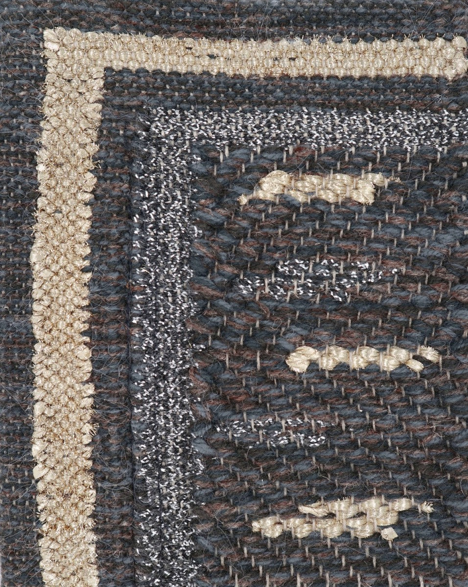 <p>Herringbone with Single Weave Frame, black base 8053, CH7878, 17, 6020; frame and effects in Gold Brocade and silver lurex 05 on the natural yarn</p>