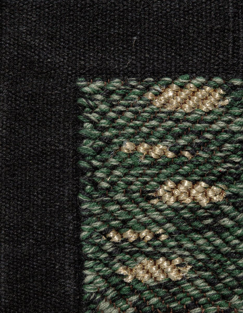 <p>Herringbone with Single Weave Frame, green mix CH7878, CH017, 4011, 1025, frame in black CH7878, effects in bricks of Golden Brocade on the brown yarn</p>