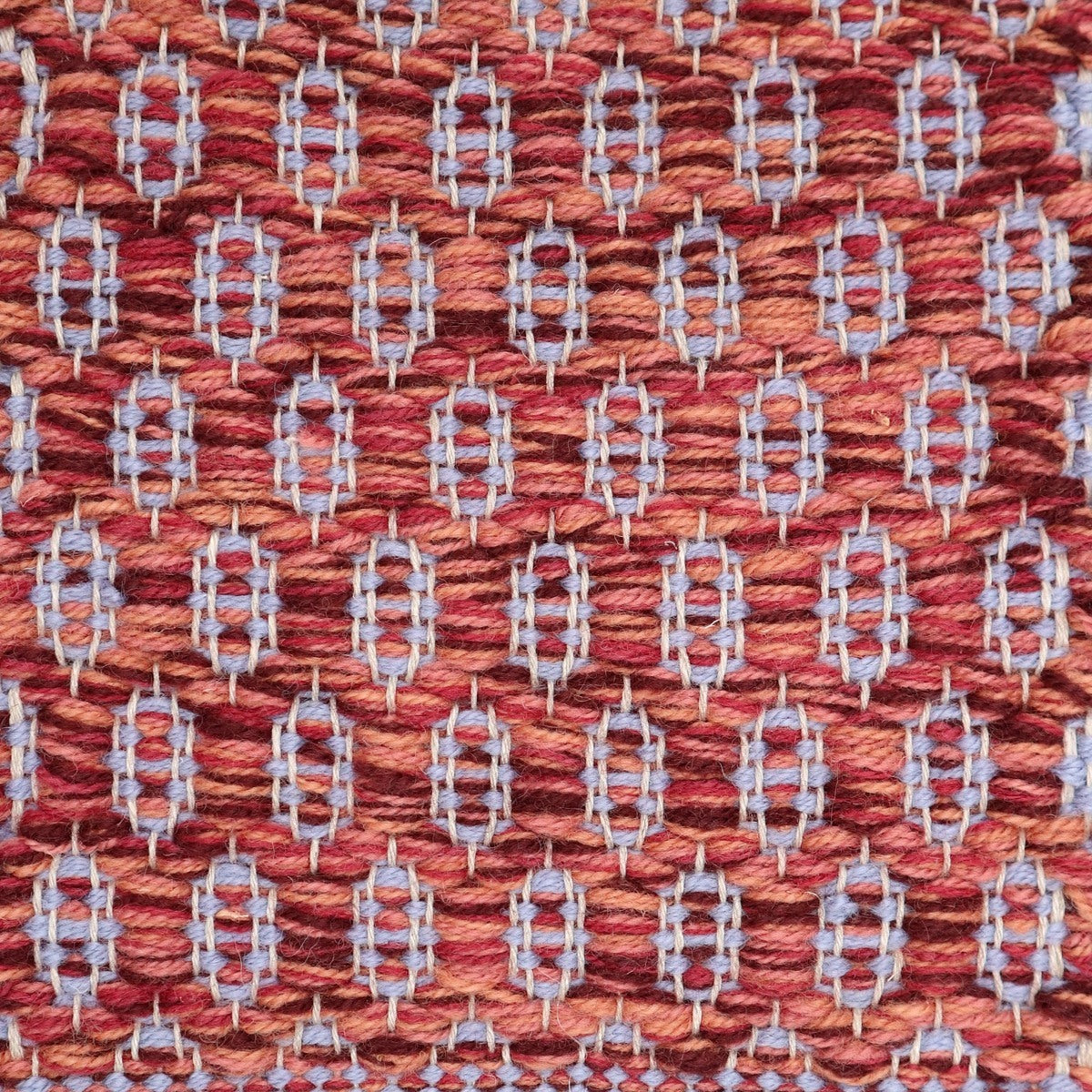 <p>Honeycombs, main mix 6037, CH5226, 8187, 8186, ins lavendel 8041 on the natural yarn</p>