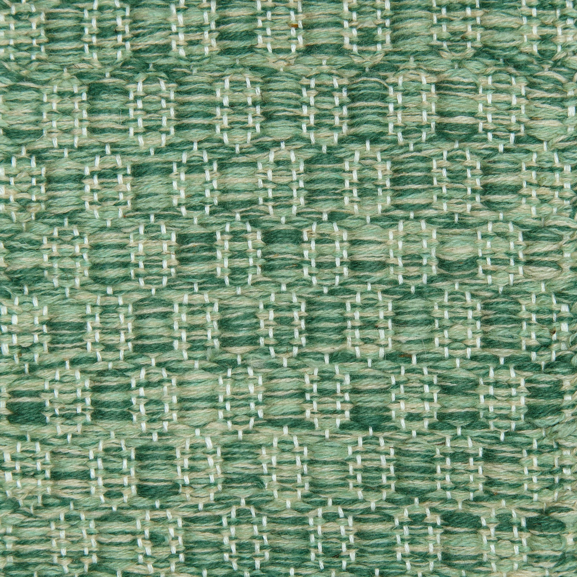 <p>Honeycombs, green 4006, 4001, cream 6023 on the white yarn</p>