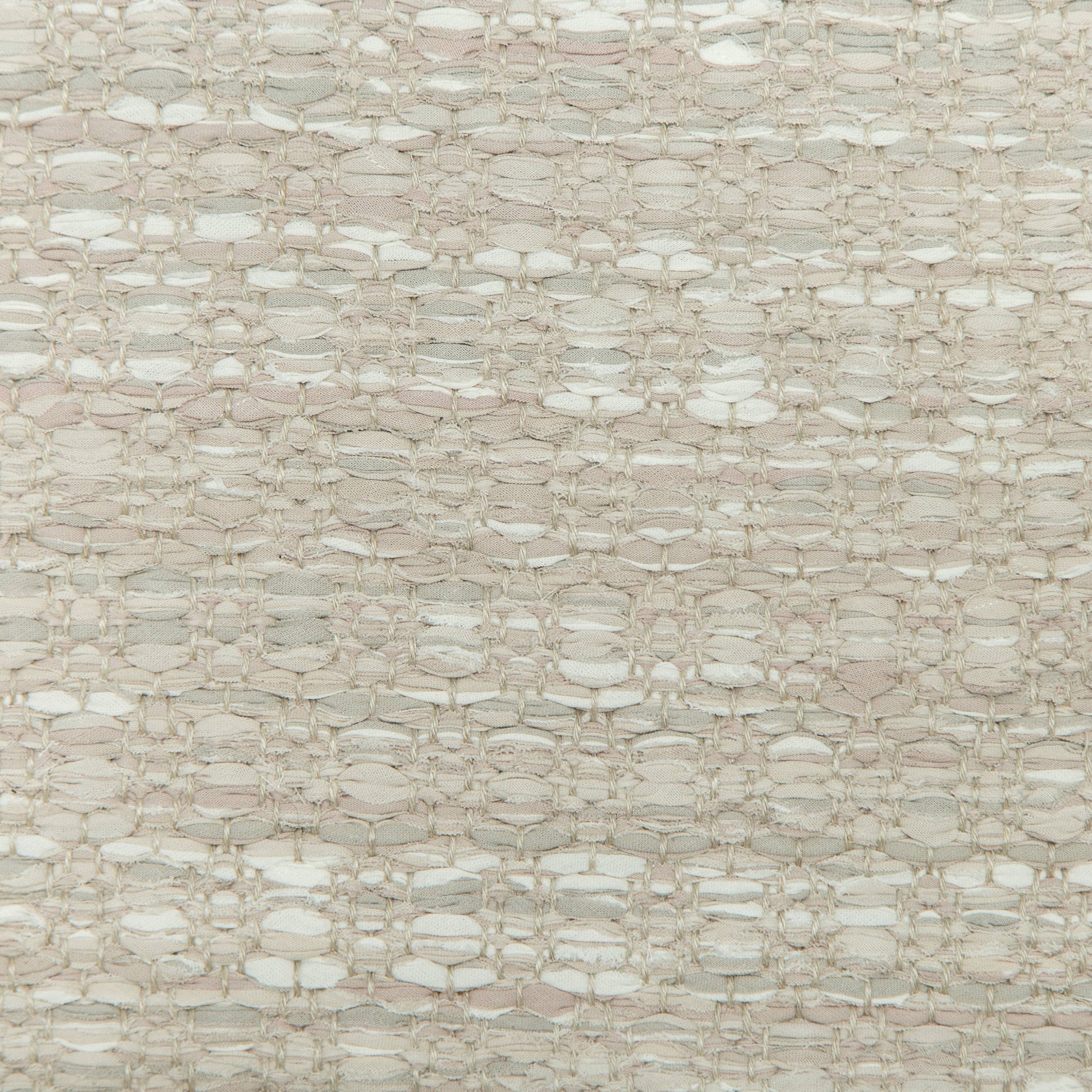 <p>Honeycombs, grey mix 130, 131, 101, 230, 231 on the natural yarn</p>