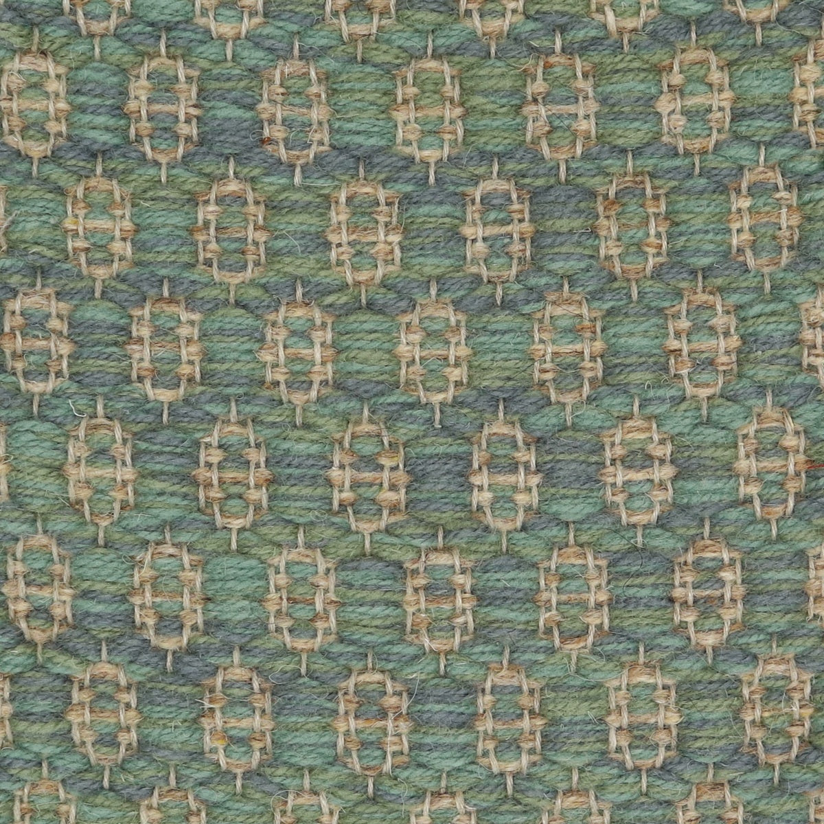 <p>Honeycombs, main aqua sky 1025, 8200, 8052, inside beige 02, 03 on the natural yarn</p>