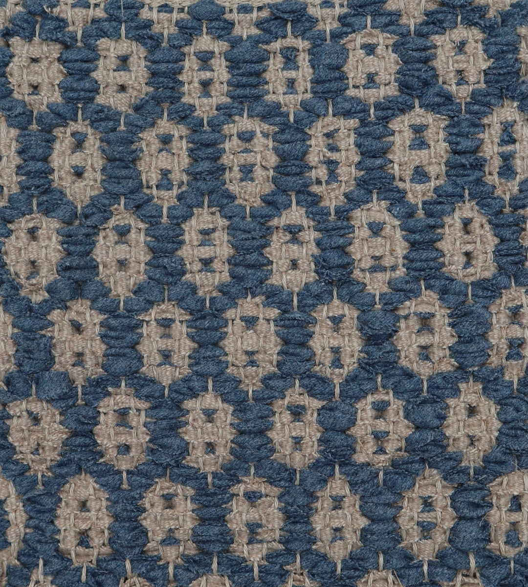 <p>Honeycombs, main blue 0075, inside beige 0477 on  the natural yarn</p>