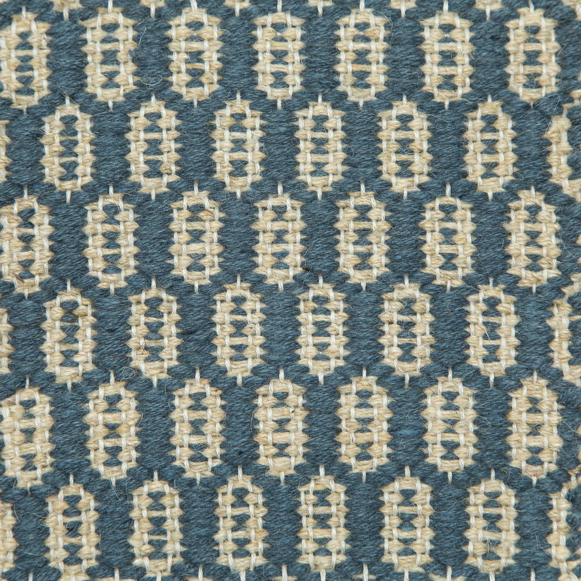 <p>Honeycombs, main blue 504, inside beige 03 on the natural yarn</p>