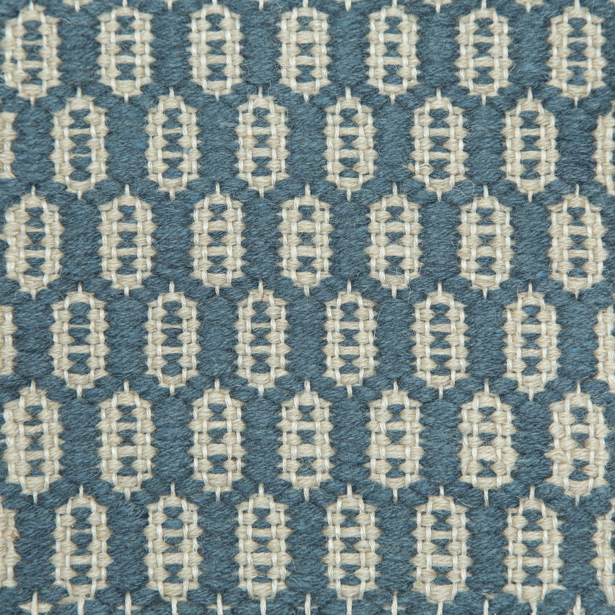 <p>Honeycombs, main blue 504, inside beige 1011 on the natural yarn</p>