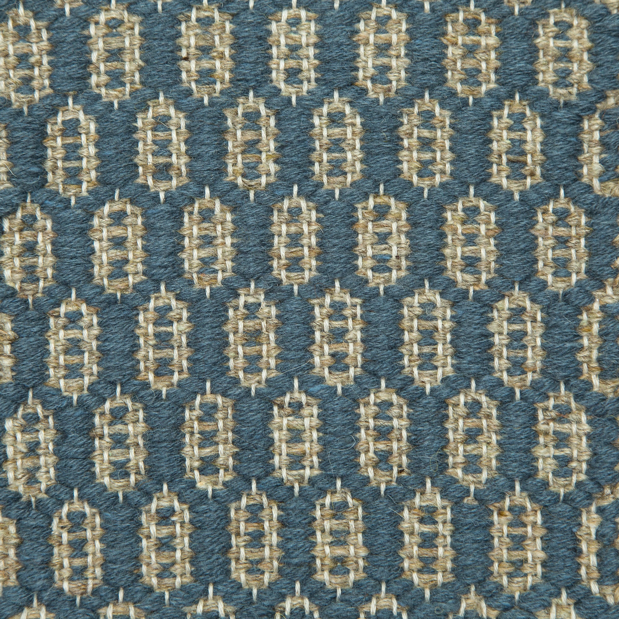 <p>Honeycombs, main blue 504, inside brown 02 on the natural yarn</p>