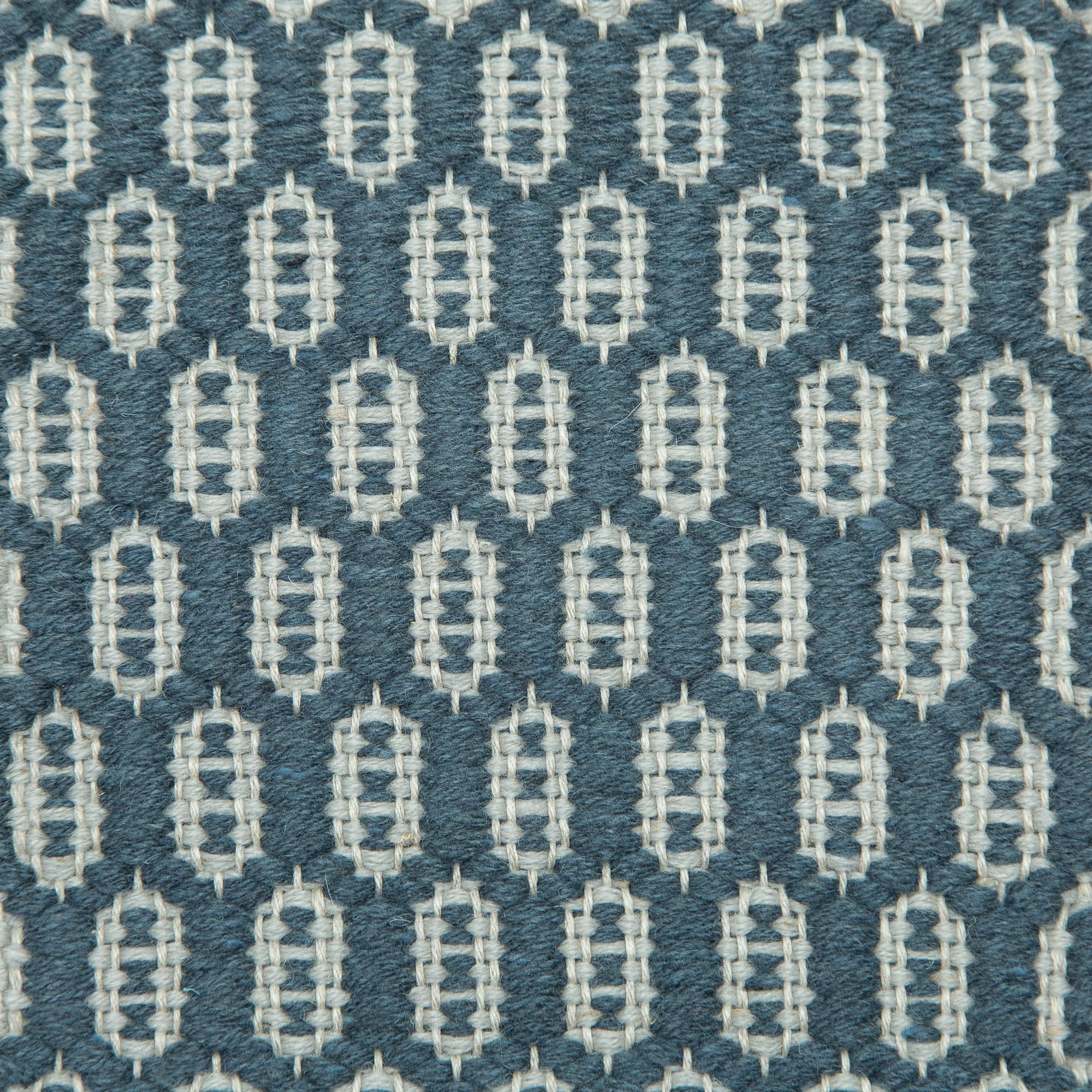 <p>Honeycombs, main blue 504, inside light grey 1009 on the natural yarn</p>