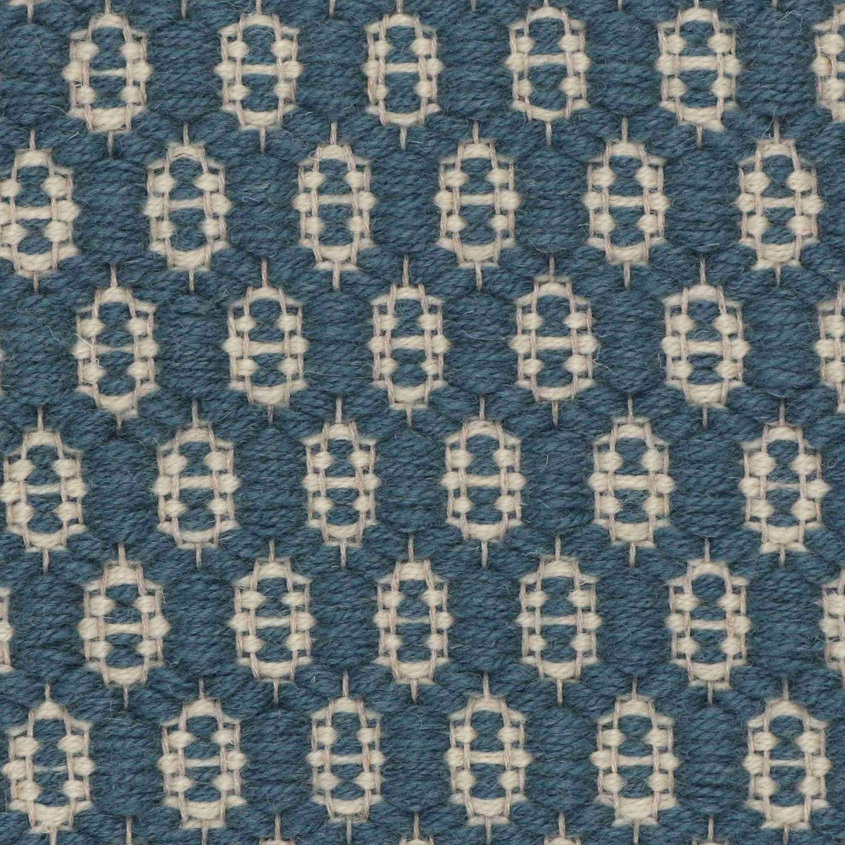 <p>Honeycombs, main blue 8602, inside 6023 on the natural yarn</p>