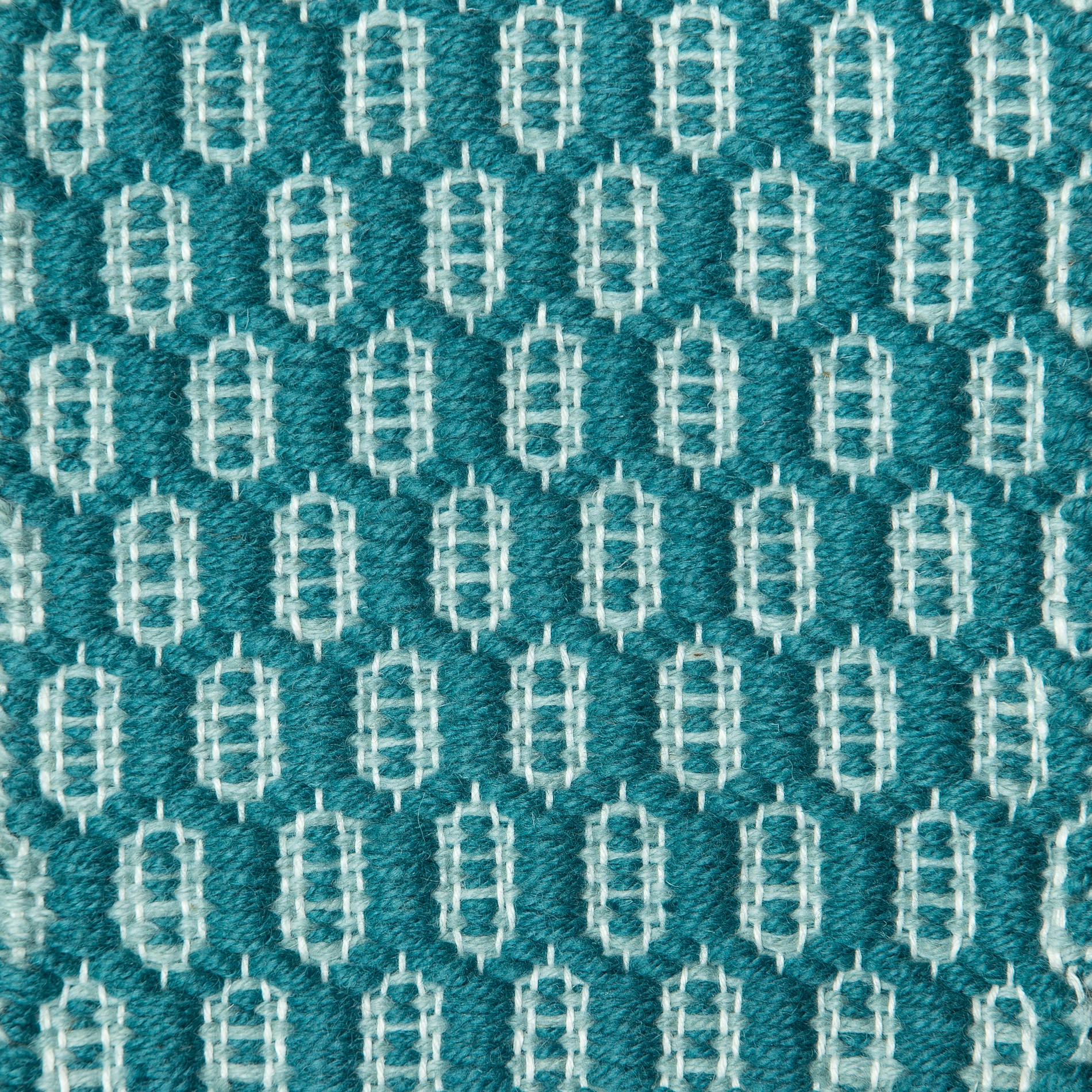 <p>Honeycombs, main blue CH050, inside light blue CH4400 on the white yarn</p>
