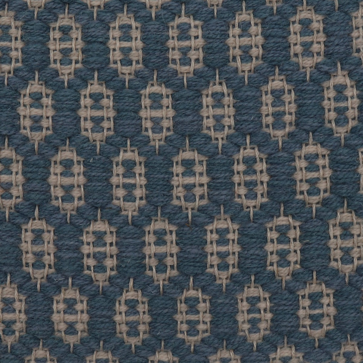 <p>Honeycombs, main blue-grey 8029, 8602, inside beige 1011, 1008 on the natural yarn</p>