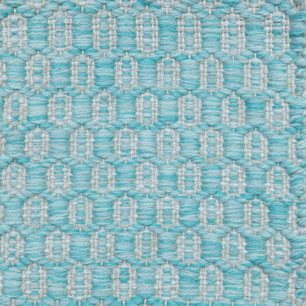 <p>Honeycombs, main blue mix 5011, 5012, 5032, inside mix of 1002, 1023 on the natural yarn</p>