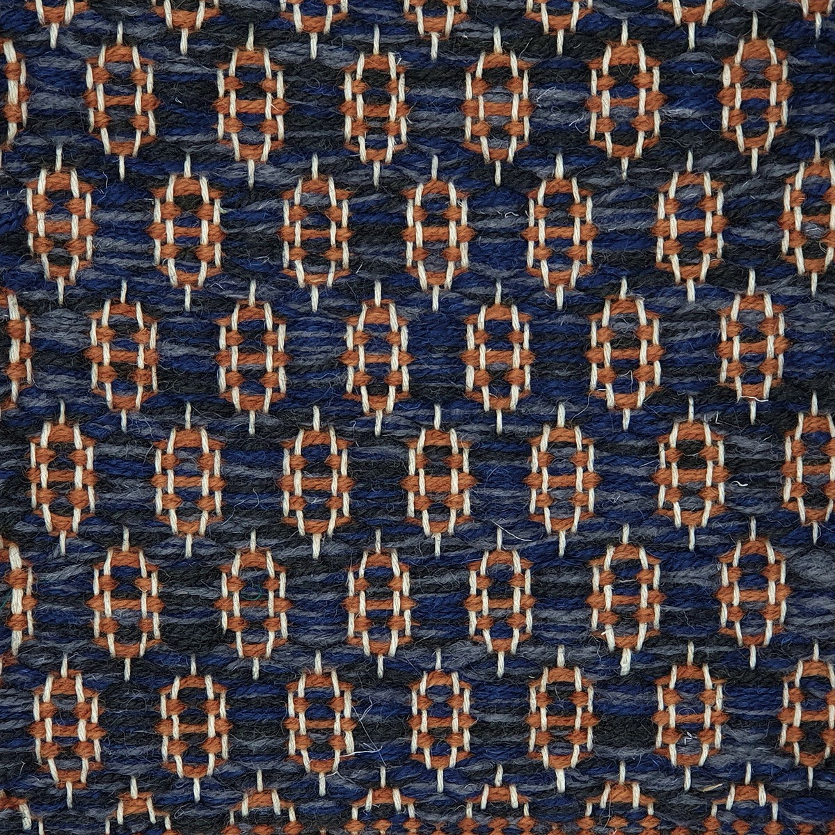 <p>Honeycombs, main blue mix 5027, 8053, CH7878, inside brown mix 6002, 6008 on the natural yarn</p>
