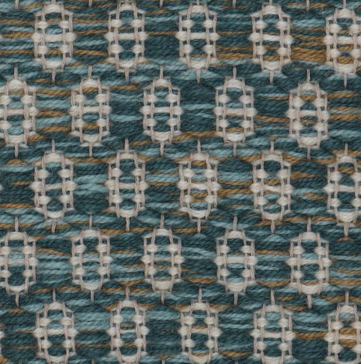 <p>Honeycombs, main blue mix CH3424 (50%), CH4400 (25%), 6004 (25%), inside 6023, CH044  on the natural yarn</p>
