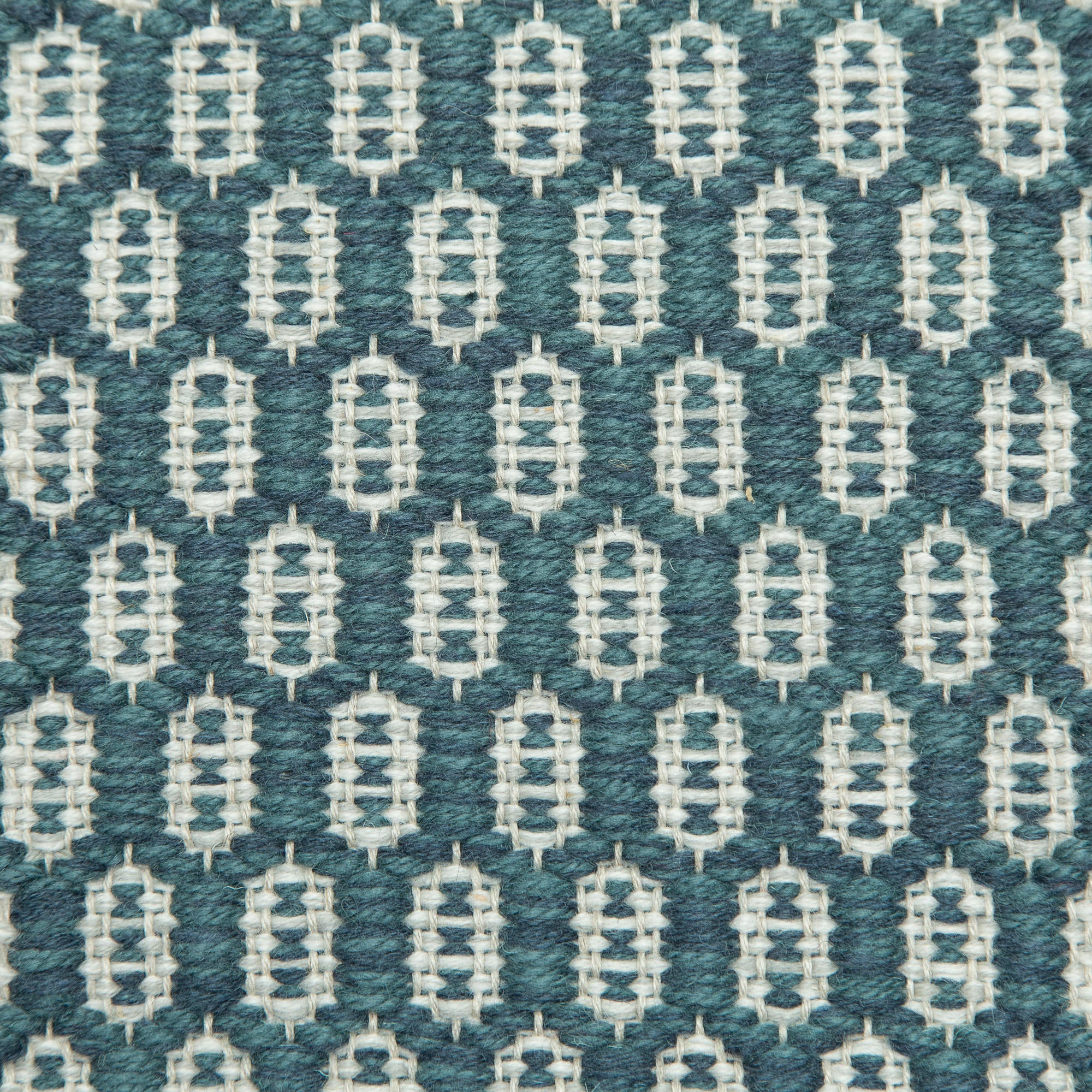 <p>Honeycombs, main blue mix CH3424, 504, inside light grey 1023, 1009 on the natural yarn</p>