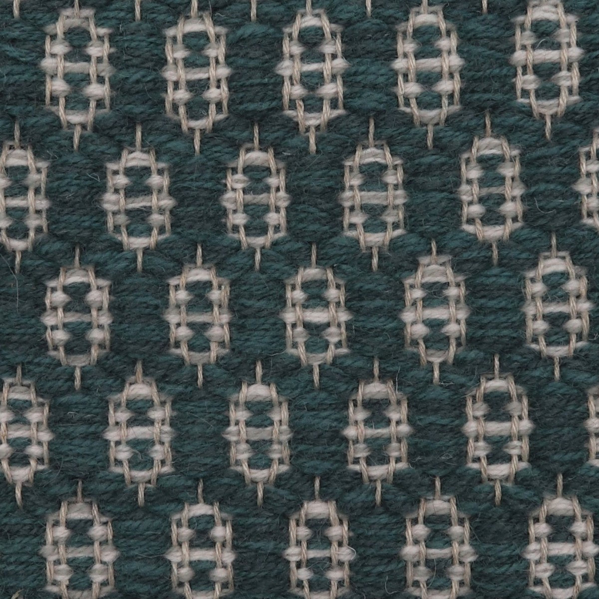 <p>Honeycombs, main blue mix CH3424, 504, inside light grey mix 1023, 1009 on the natural yarn</p>