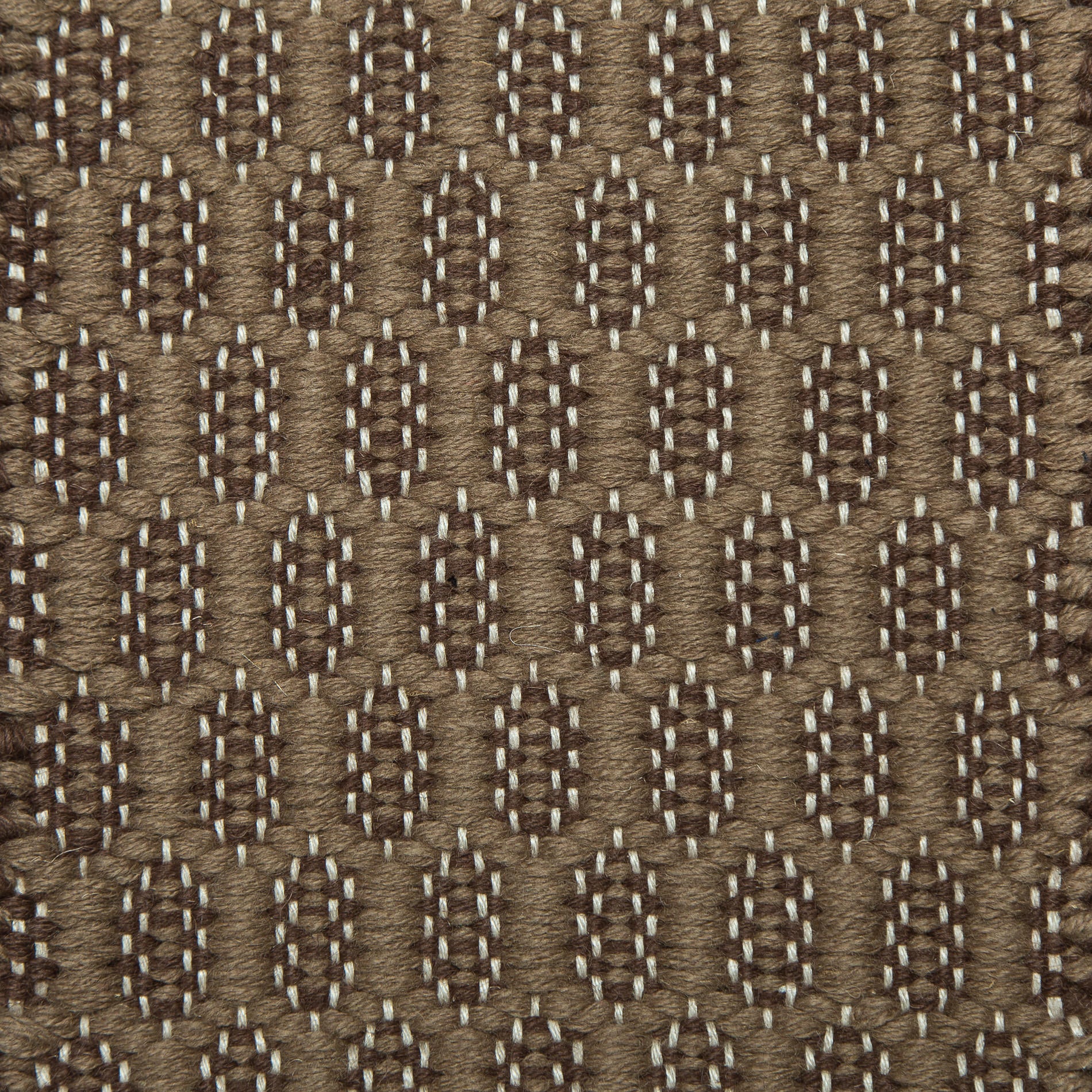 <p>Honeycombs, main brown 6017, inside dark brown 6005 on the natural yarn</p>