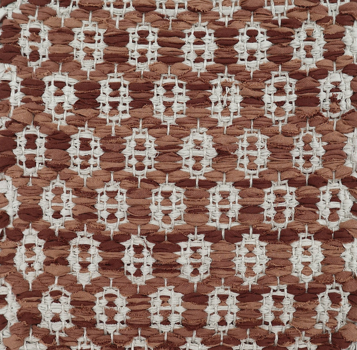 <p>Honeycombs, main brown mix 245, 246, 242, inside beige 226 on the natural yarn</p>