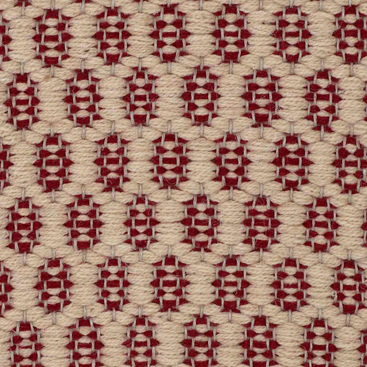 <p>Honeycombs, main cream 07, inside red 3011 on the natural yarn</p>