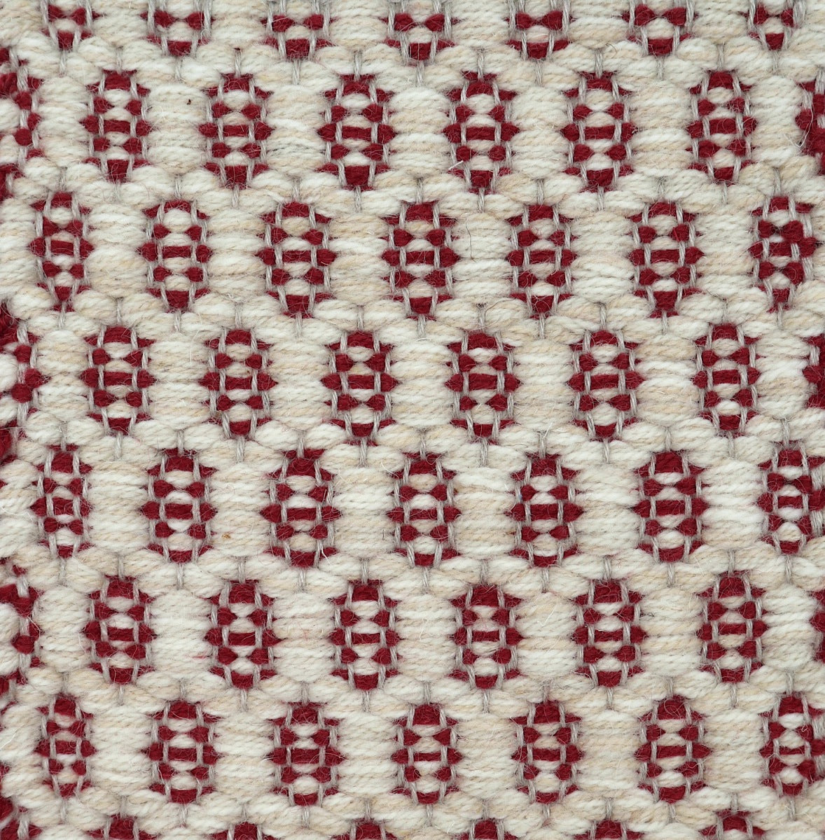 <p>Honeycombs, main cream mix 06, 07, 6023, inside red 3011 on the natural yarn</p>