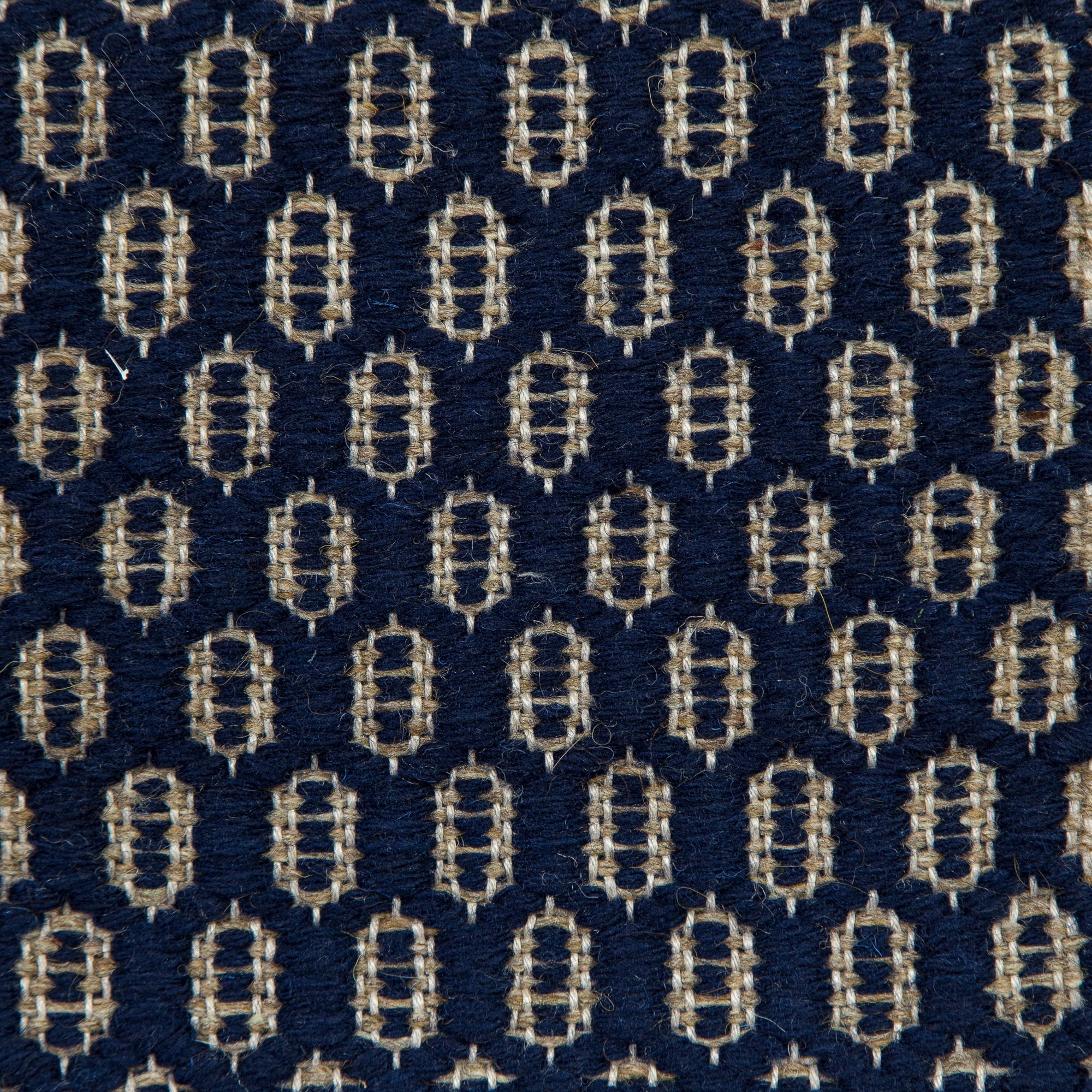 <p>Honeycombs, main dark blue CH014, inside brown 02 on the natural yarn</p>