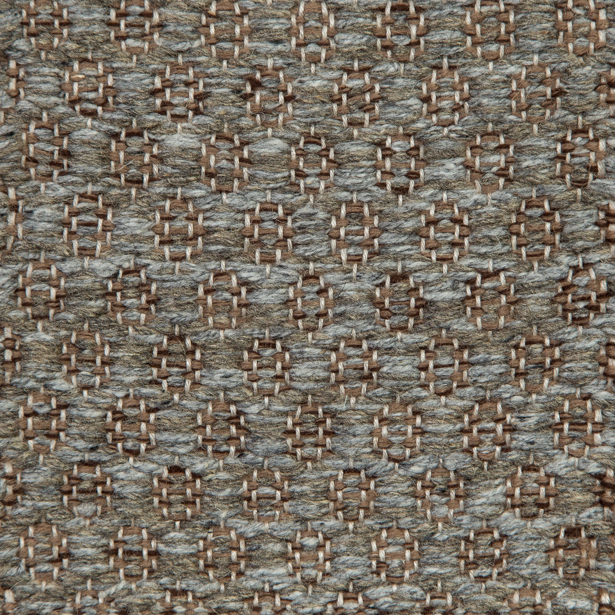 <p>Honeycombs, main grey mix 04, 11, inside brown mix 6005, 6017 on the natural yarn</p>