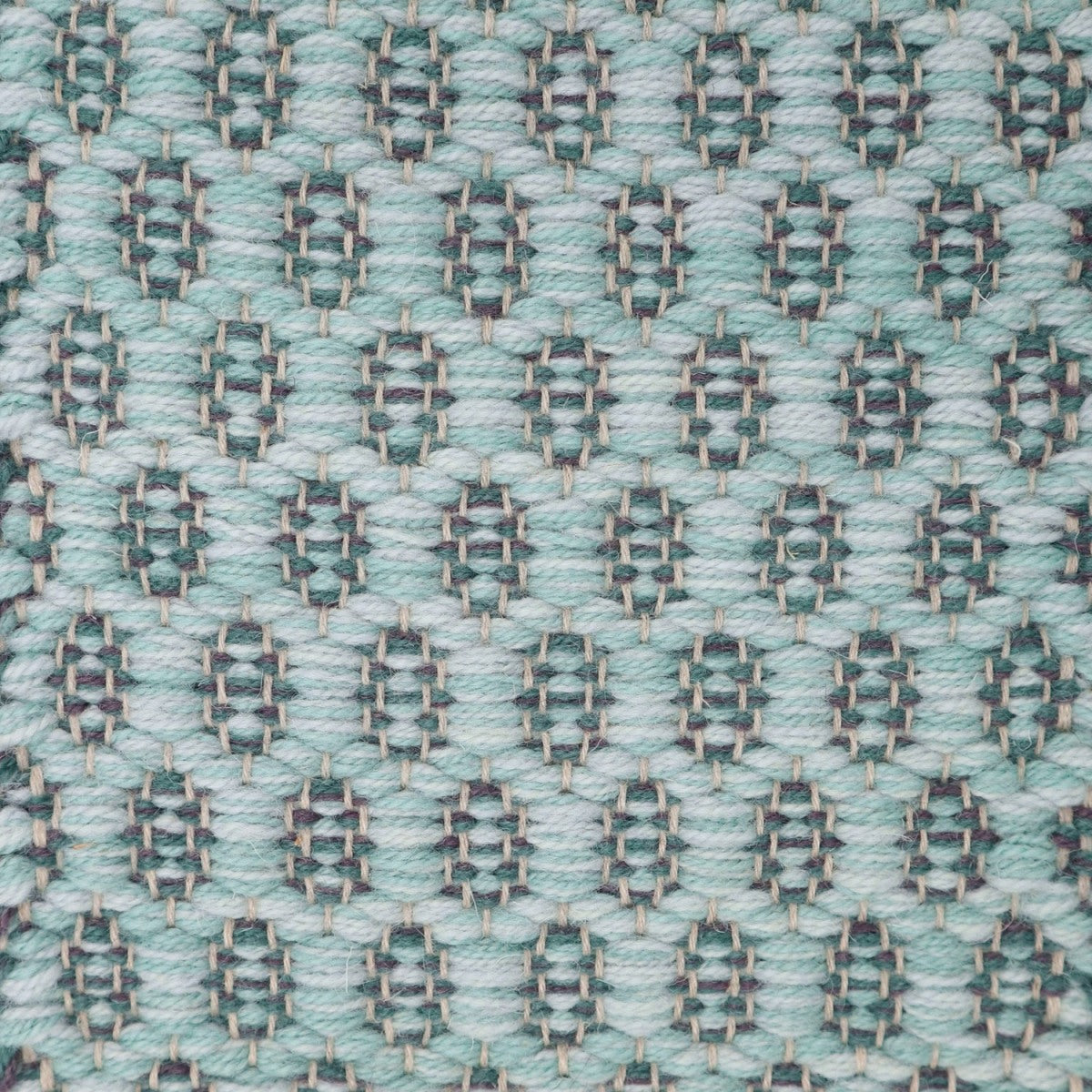 <p>Honeycombs, main light blue mix CH4400, CH054, inside mix CL0068, CH3424 on the natural yarn</p>