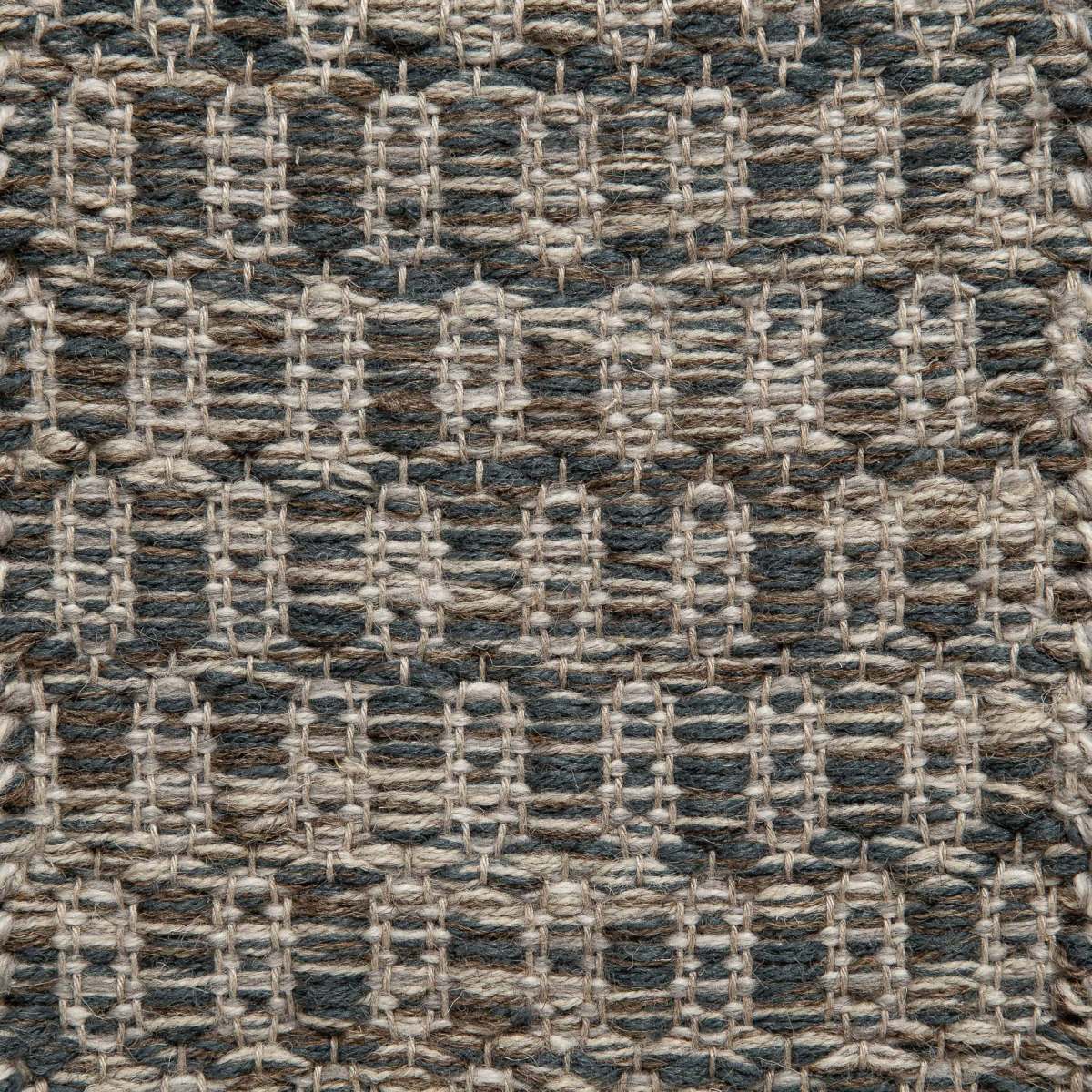 <p>Honeycombs, main mix of CH3424 (50%), 11, 12 (25% each), inside grey mix 1023, 1009 on the natural yarn</p>