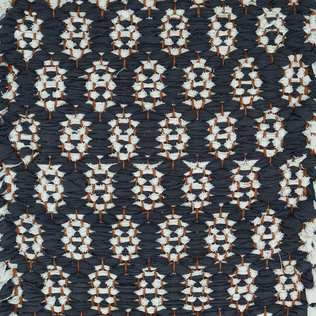 <p>Honeycombs, main mix stormy grey 159, inside light grey 150 on the brown yarn</p>