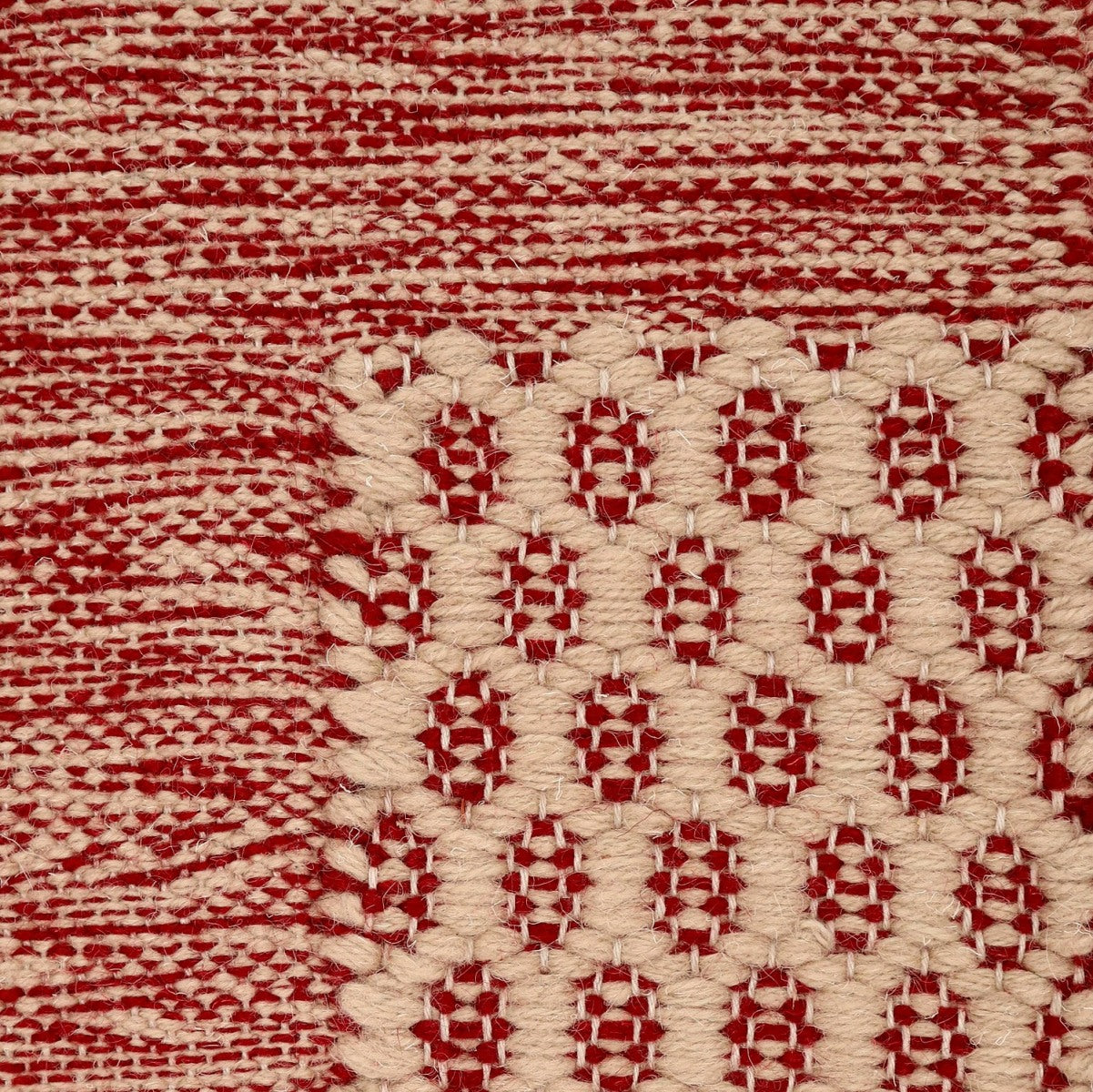 <p>Honeycombs with Single Weave Frame, main beige 6040, inside red 3015, frame mix 6040, 3015 on the natural yarn</p>